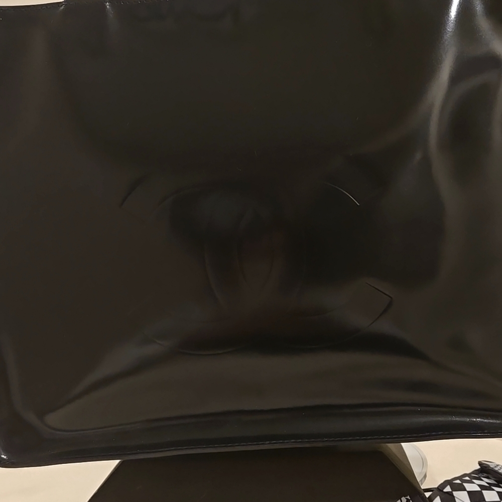 CHANEL PATENT LEATHER TOTE - Picture 9 of 17